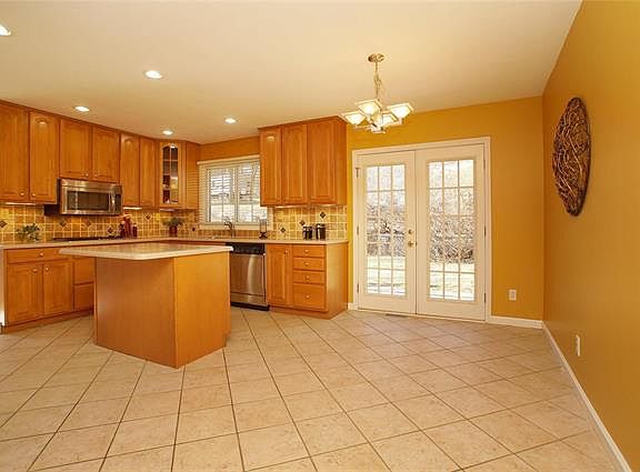 5th image of 207 Spooners Mill Dr