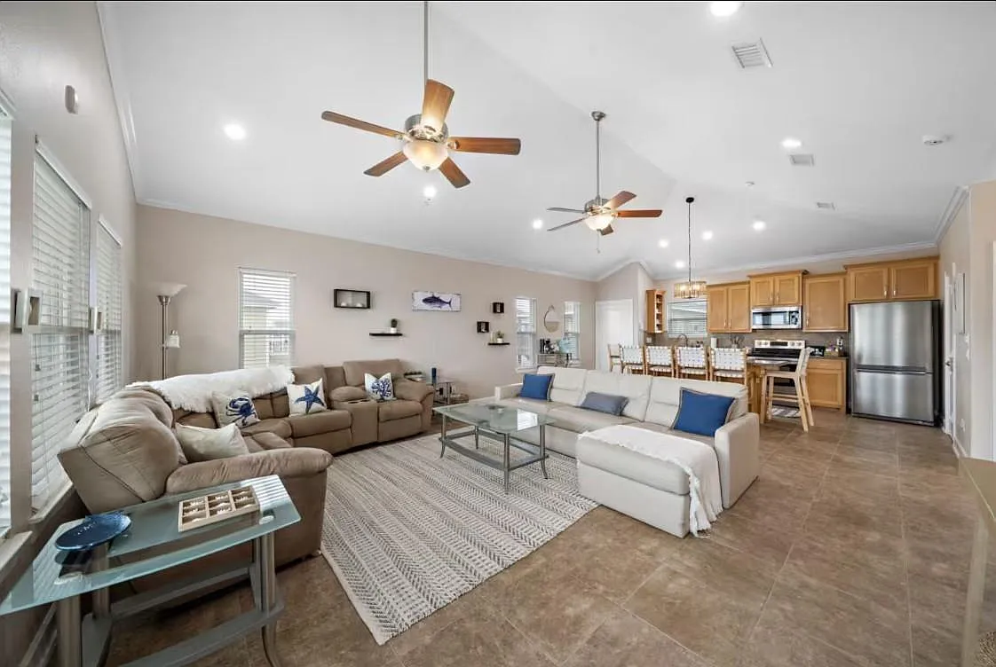 2 bed, 2.0 bath, 1015 sqft, $2,100 — Photo 3