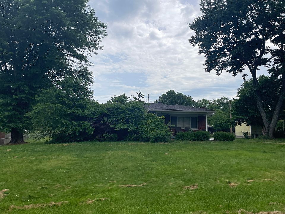 1st image of 223 Meadowbrook Cir