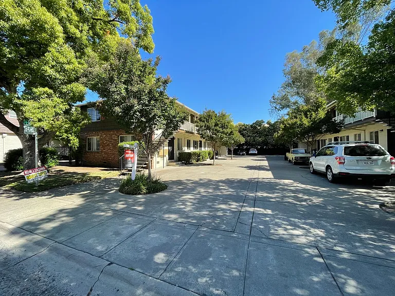 East Sacramento Charmer at 3349/3357 I Street — Photo 15