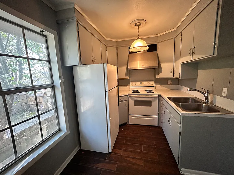 1601 S Church St #E — Photo 3
