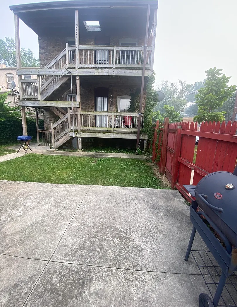3 bed, 1200 sqft, $1,600 — Photo 2