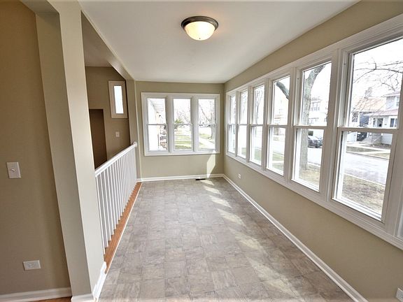 3rd image of 1021 Marengo Ave