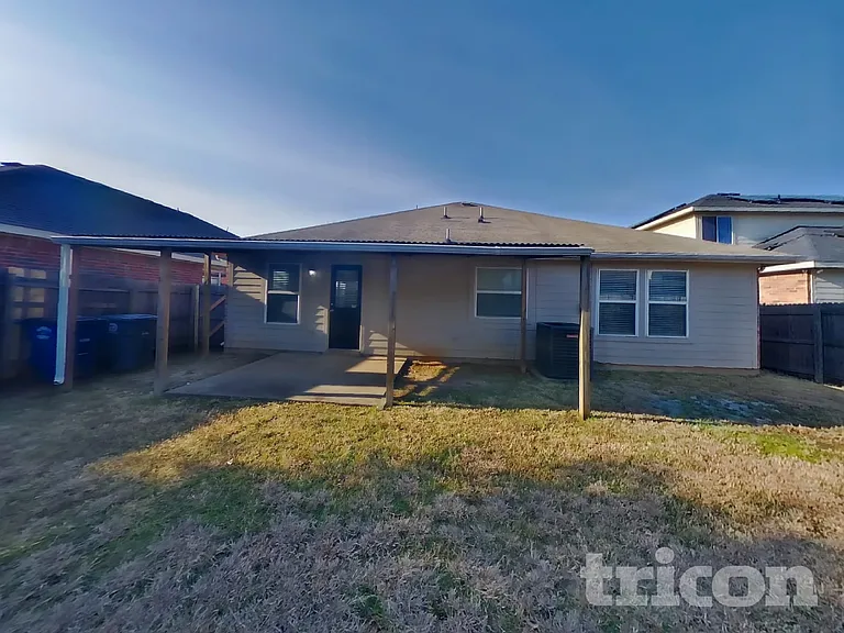 1915 Pin Oak Ln — Photo 13