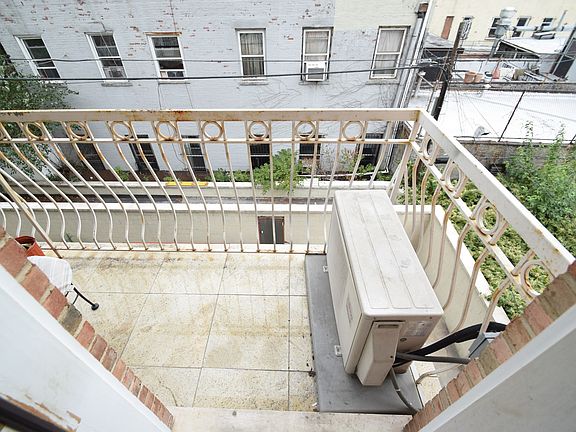 2nd image of 252 18th St APT 3B