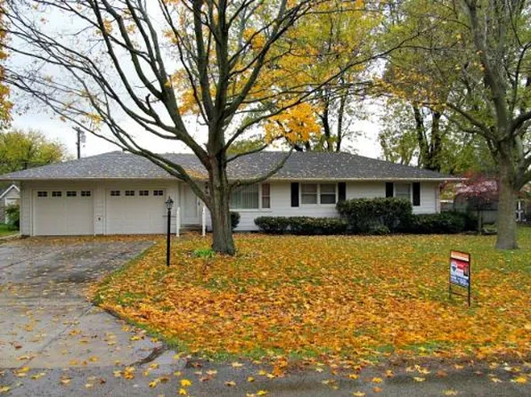 3 Old Orchard Ln, Streator, IL 61364