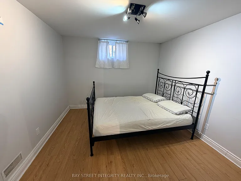 59 Christina Cres #BASEMENT — Photo 9