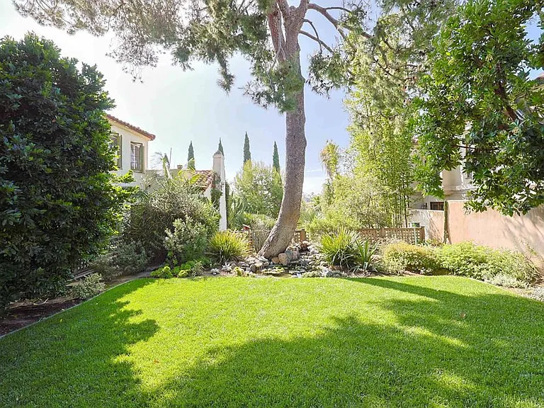1027 Adella Ave — Photo 31