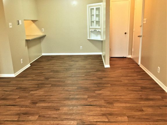 Entrance / Living Room / Dining Area