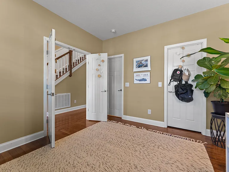 155 Devon Cir — Photo 13