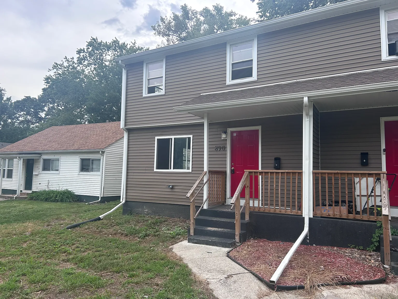 3 bed, 1900 sqft, $1,595 — Photo 1