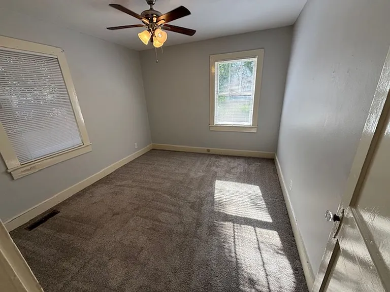503 Tyler St — Photo 17