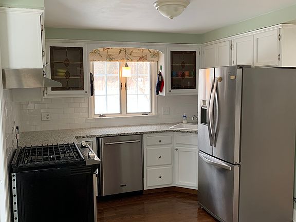 3rd image of 7 Collin Ave