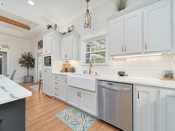4th image of 209 Orvis Ln