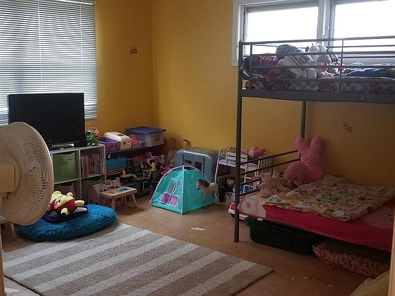 2nd image of 258 N Schubert St