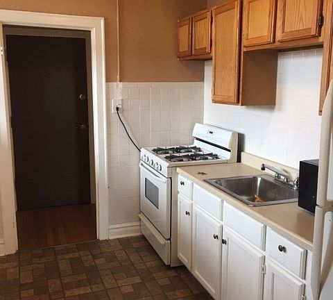 5th image of 6418 N Albany Ave Unit 3W
