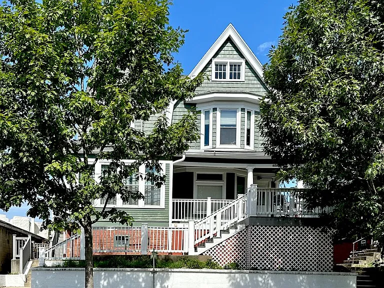 205 Scammel St — Photo 13