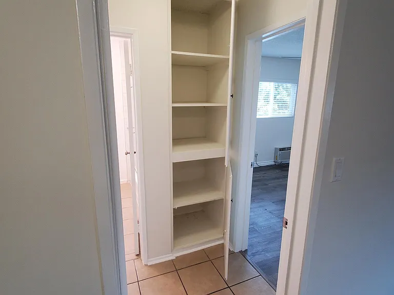 5760 Whitsett Ave #J — Photo 7