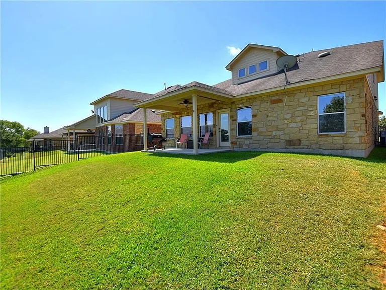 1802 Greenside Trl — Photo 17