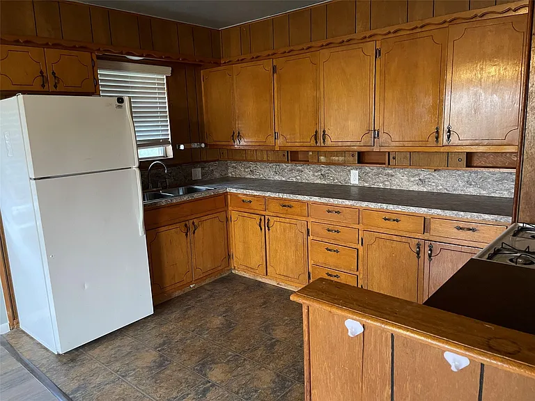106 E Nelson St #A — Photo 3