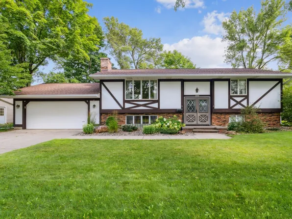 1003 E Hazel St, River Falls, WI 54022