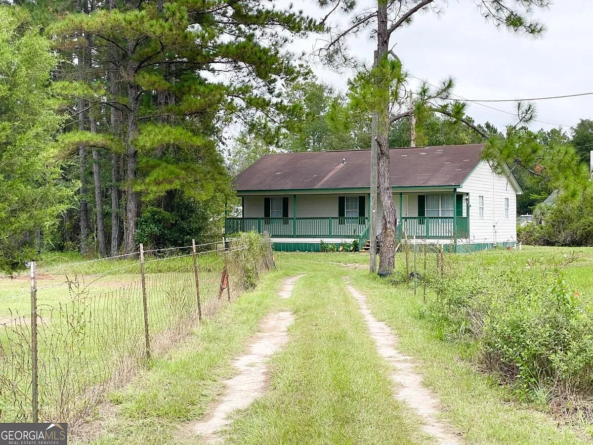 3 bed, 2.0 bath, 1144 sqft, $1,500 — Photo 2