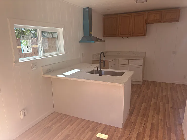 2389 Empress St #B — Photo 9