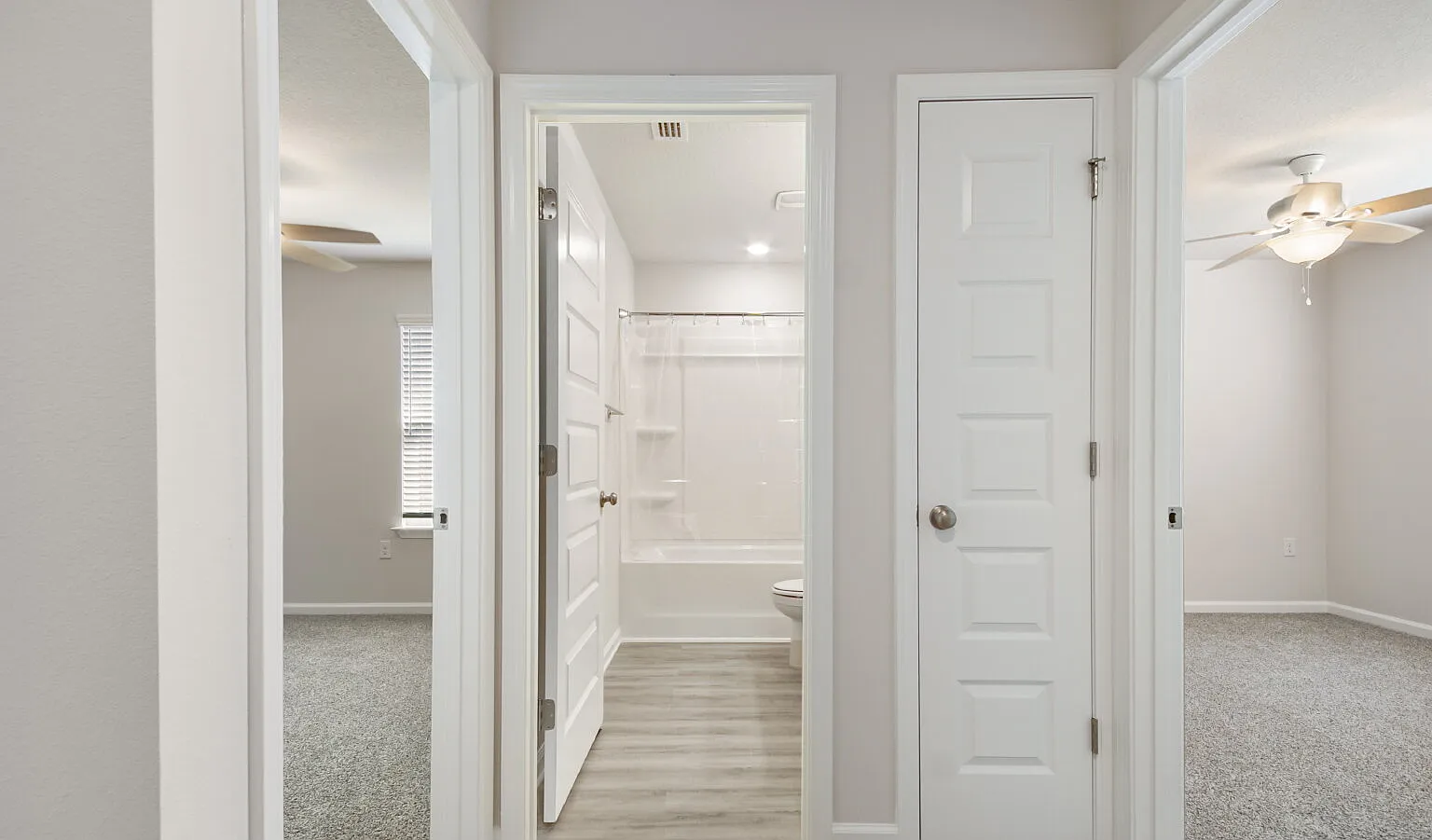 4 bed, 2.0 bath, 1387 sqft, $2,400 — Photo 4