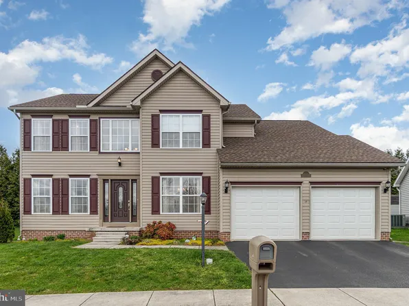 4 Sycamore Ct, Littlestown, PA 17340