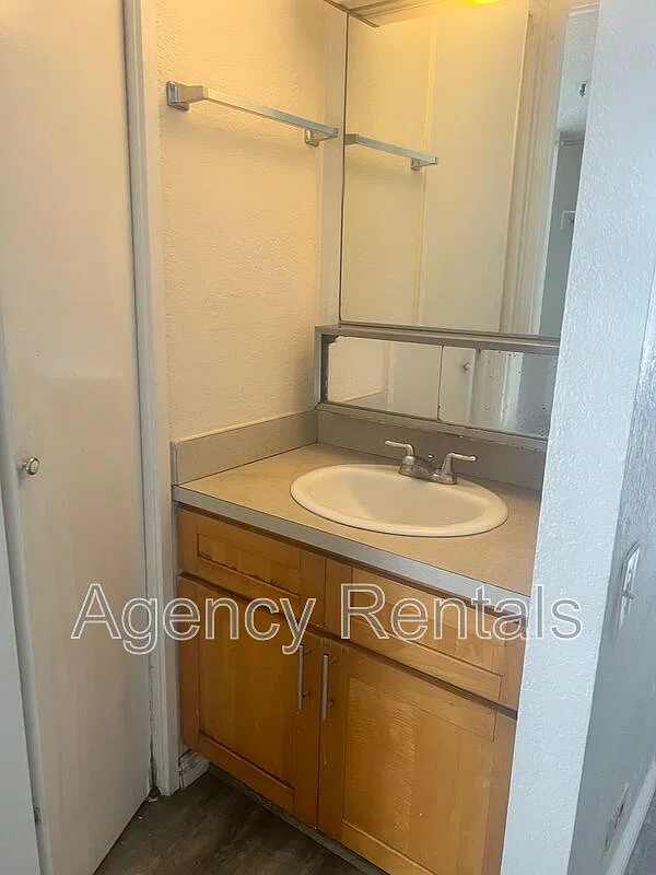 2 bed, 1.0 bath, 600 sqft, $1,950 — Photo 4