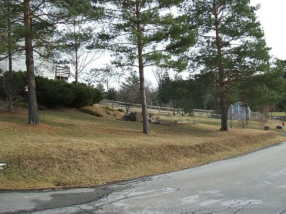 203 Oak & Sportsman Ln.