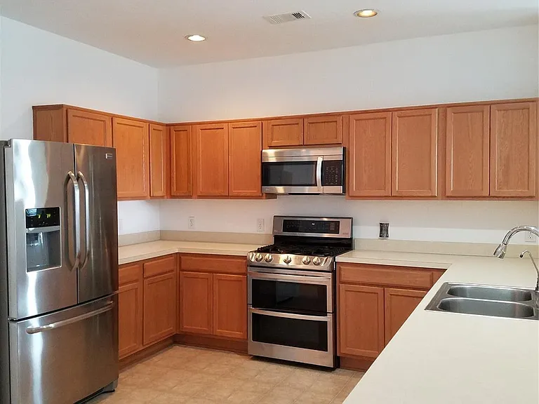 2711 Cally Ct — Photo 3