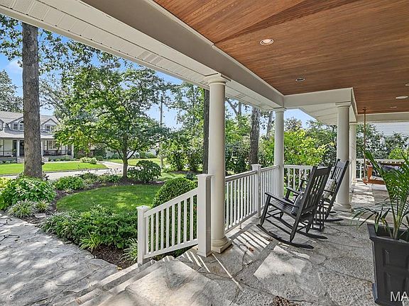 4th image of 111 Edwin Ave
