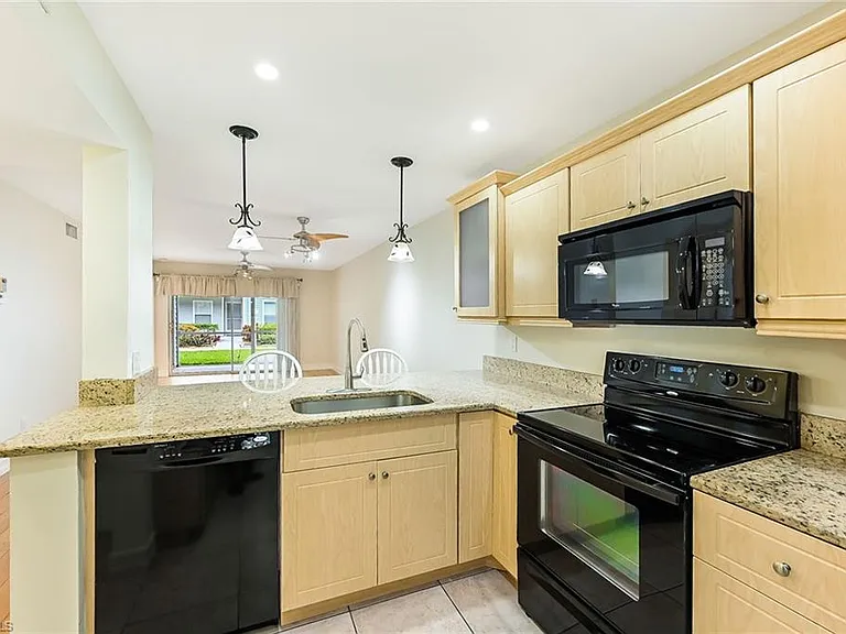 1933 Courtyard Way #D-103 — Photo 7