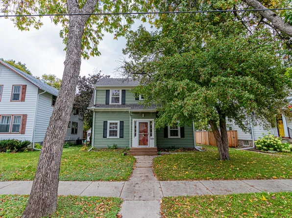 1123 11th St N, Fargo, ND 58102