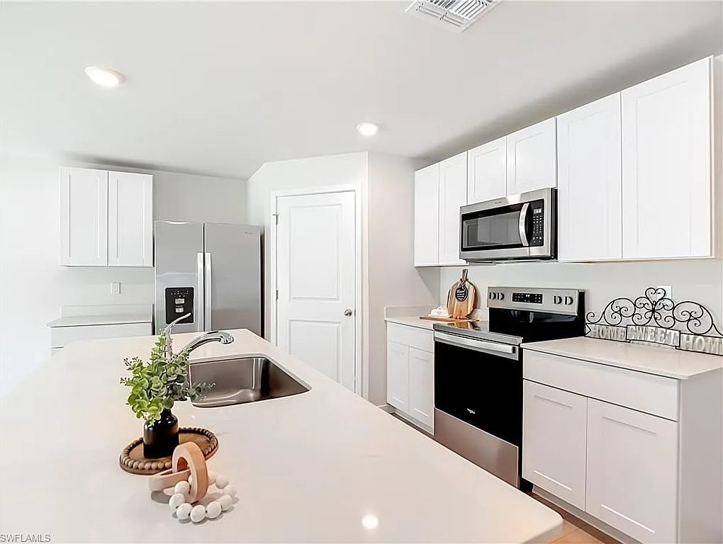 4 bed, 2.0 bath, 1499 sqft, $2,350 — Photo 2