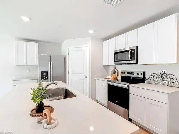 14168 Hemingway Oaks Trl, Fort Myers, FL 33905