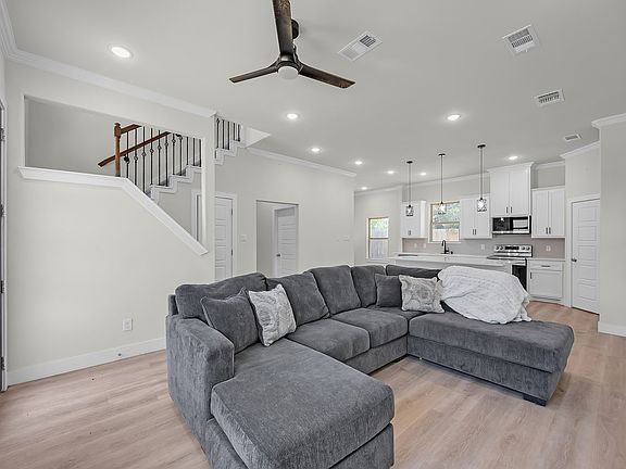 3rd image of 5511 Black Pine Cir