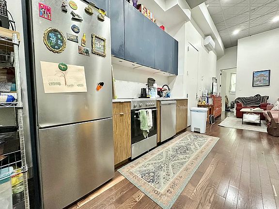 3rd image of 203 Wyckoff Ave APT 1L