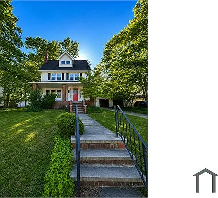 1462 Parkhill Rd — Photo 2