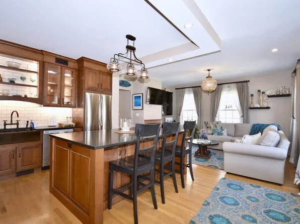 30 Centre St #2, New Bedford, MA 02740