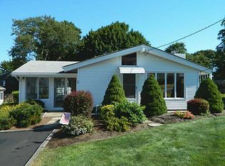 36 Burbank Ave, Narragansett, RI 02882