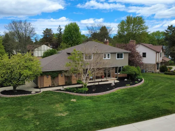 2495 Chalet Dr, Rochester Hills, MI 48309