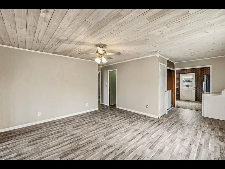 1411 Delaware Ave — Photo 3
