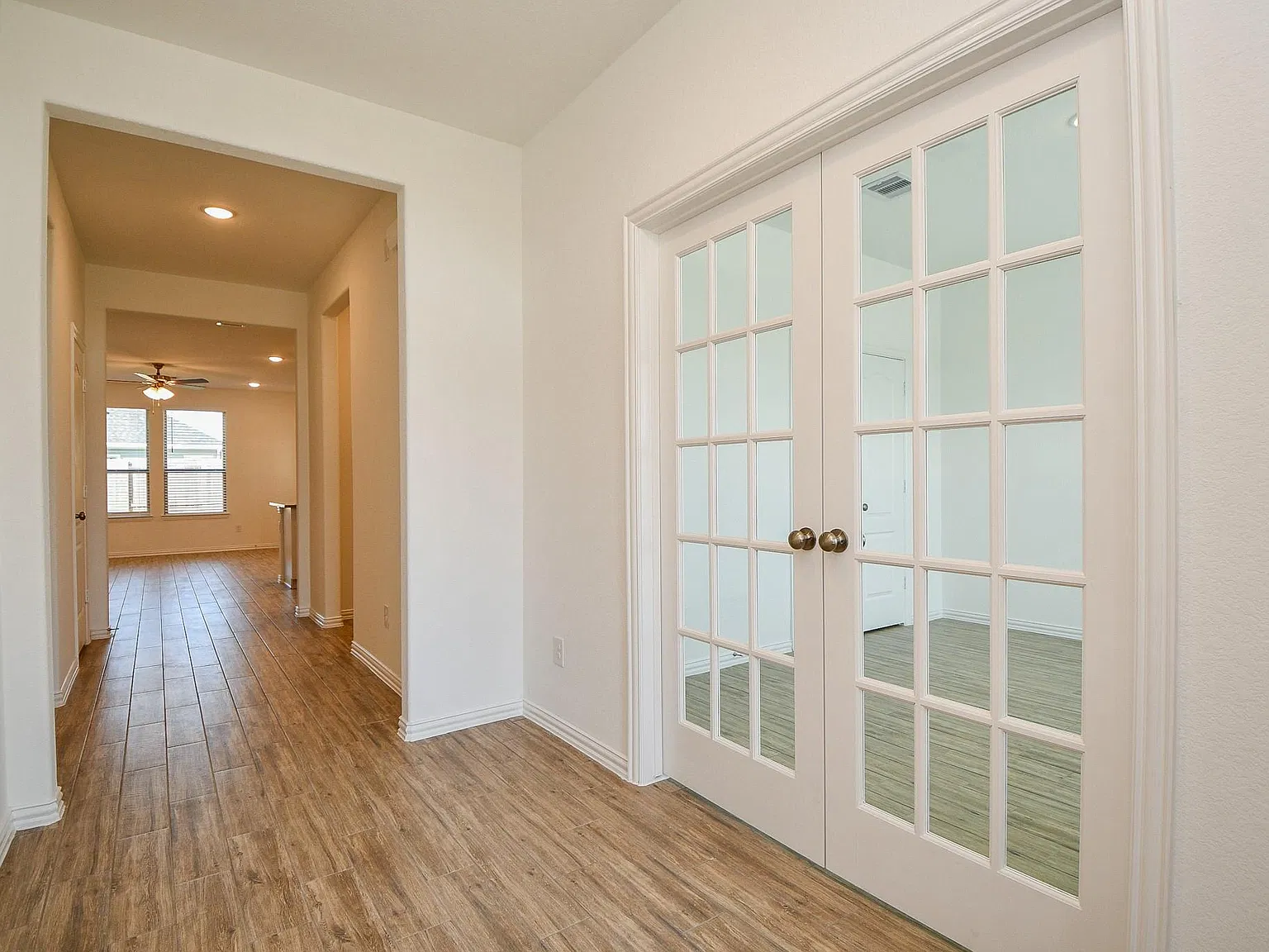 4 bed, 2.5 bath, 2466 sqft, $2,600 — Photo 4