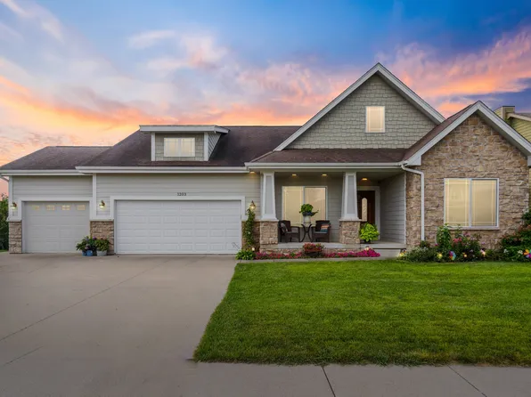 1203 Lynne Dr, Adel, IA 50003