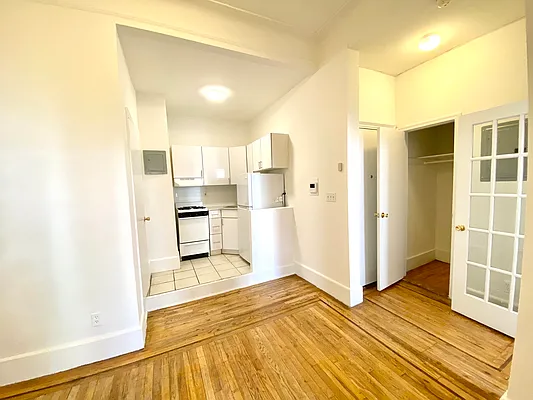 Rented by Douglas Elliman | media 7