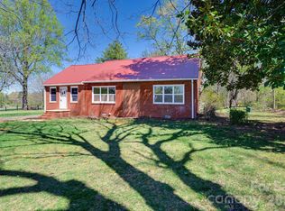 2414 N Olivers Xrds, Newton, NC 28658