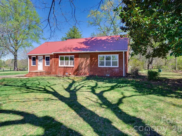 2414 N Olivers Xrds, Newton, NC 28658