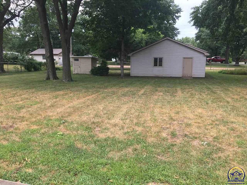 2nd image of 3850 SE Howard Dr